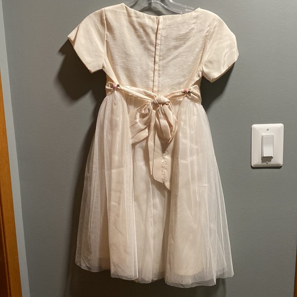 BRAND NEW GIRLS DRESS SIZE 7/8! COLOR IS IVORY. STUNNING IN PERSON. NWT. - Picture 9 of 13